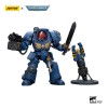 JoyToy - Ultramarines - Sergente della squadra Terminator con spada elettrica e teletrasporto Homer 1/18 - WH40K