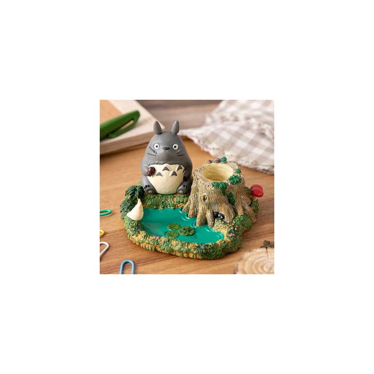 Ensky - Vaso di matite di Totoro vicino allo stagno - Il mio vicino Totoro - Maison Ghibli