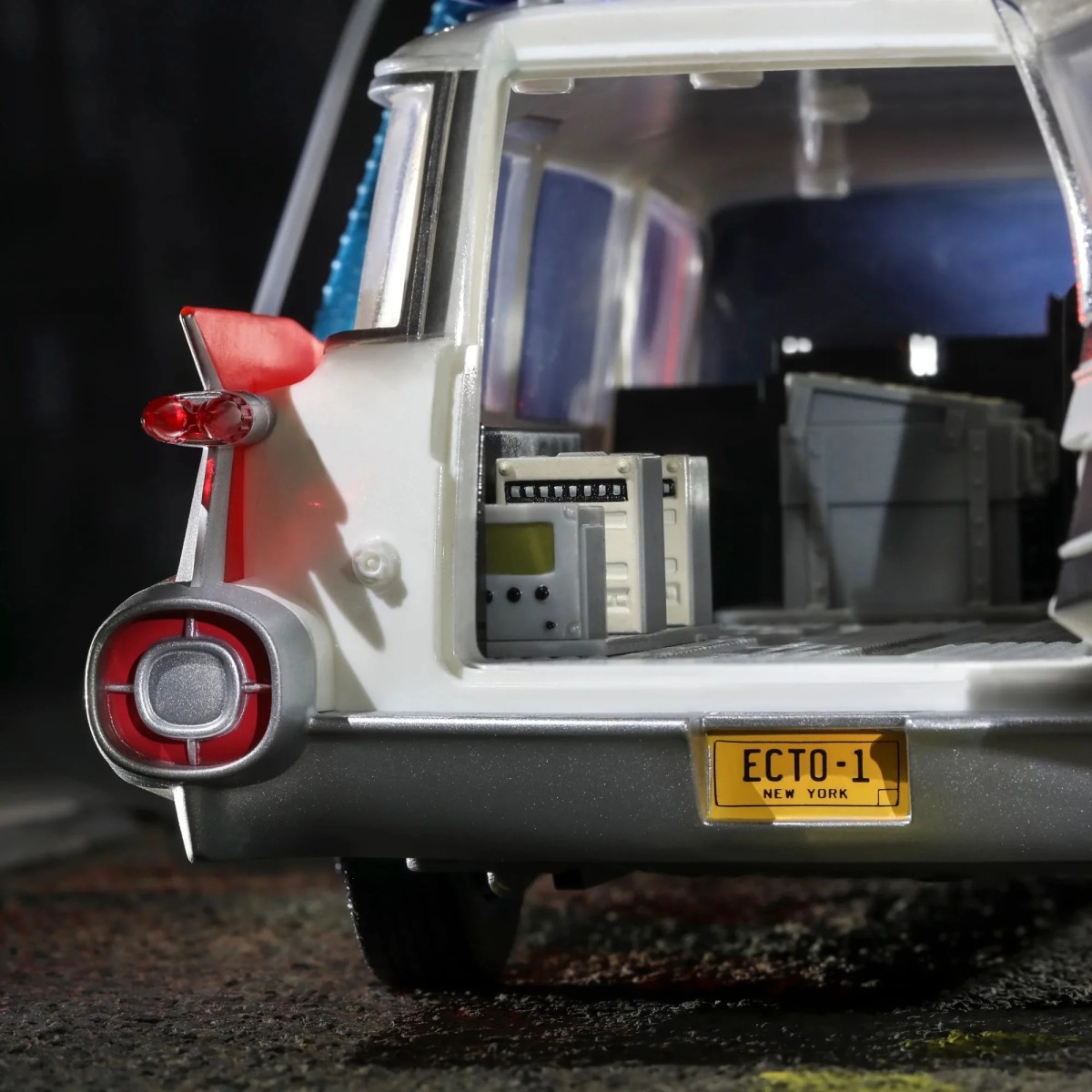 Hasbro - Ghostbusters 1984 - Serie Plasma 40° Anniversario ECTO-1 1/15
