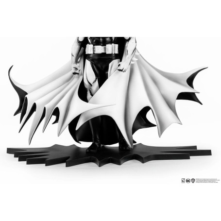 Pure Arts - Statuetta PX - Batman versione bianca e nera 1/8