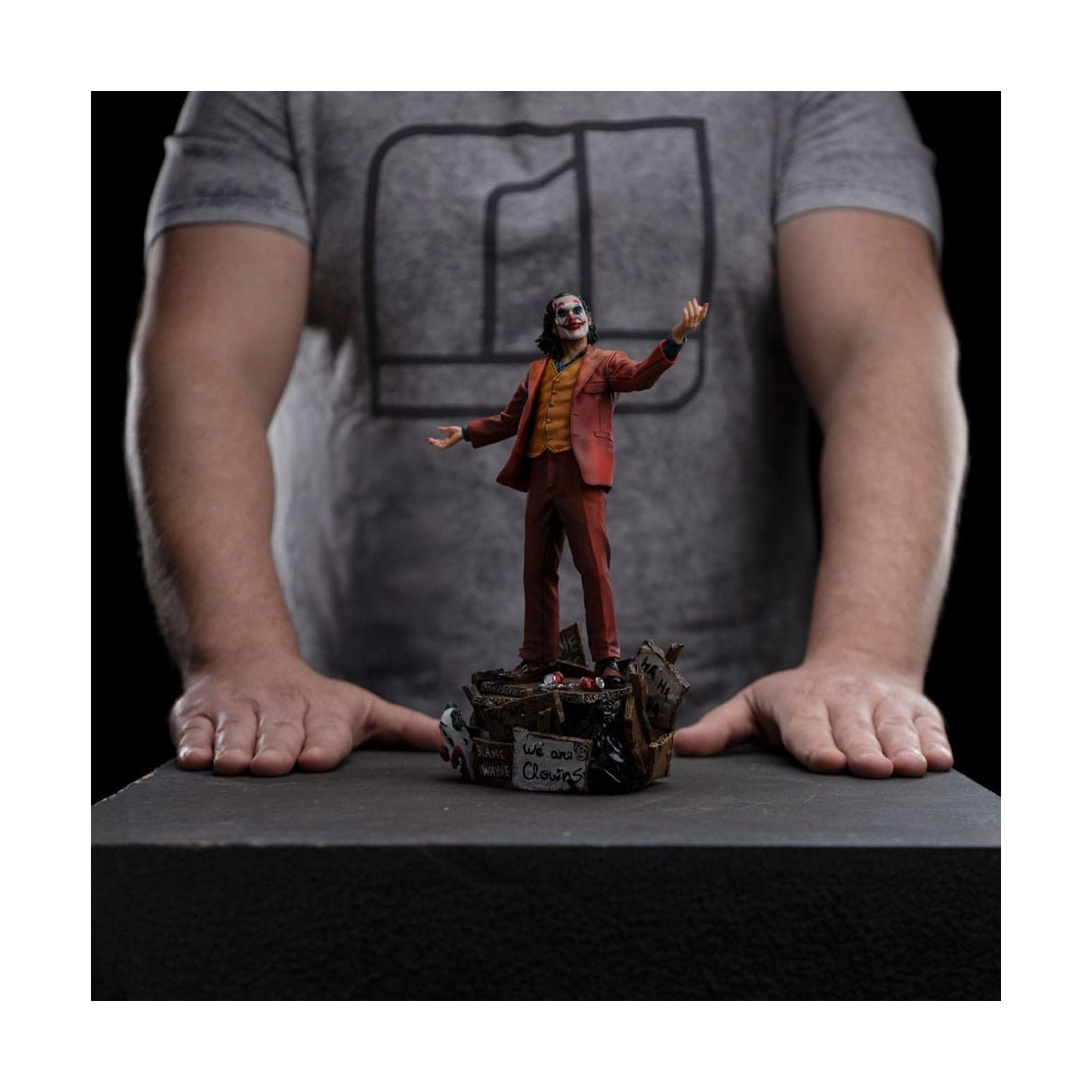 Iron Studios DC Comics - Joker (Arthur Fleck) Deluxe Arts Scala 1/10