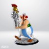 Statuetta Plastoy in pvc - Obelix "mucchio di caschi