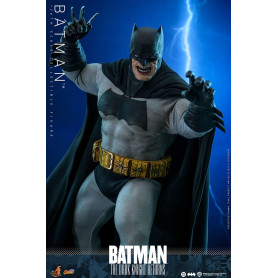Hot Toys - BATMAN - Batman: Il ritorno del Cavaliere Oscuro Comic Masterpiece 1/6
