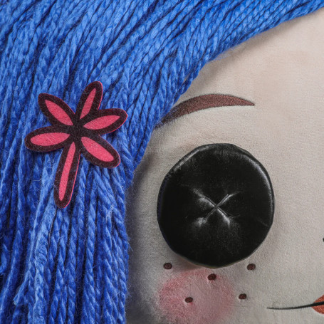 Kidrobot Coraline - Coraline con occhi a bottone - Bambola a grandezza naturale 1/1