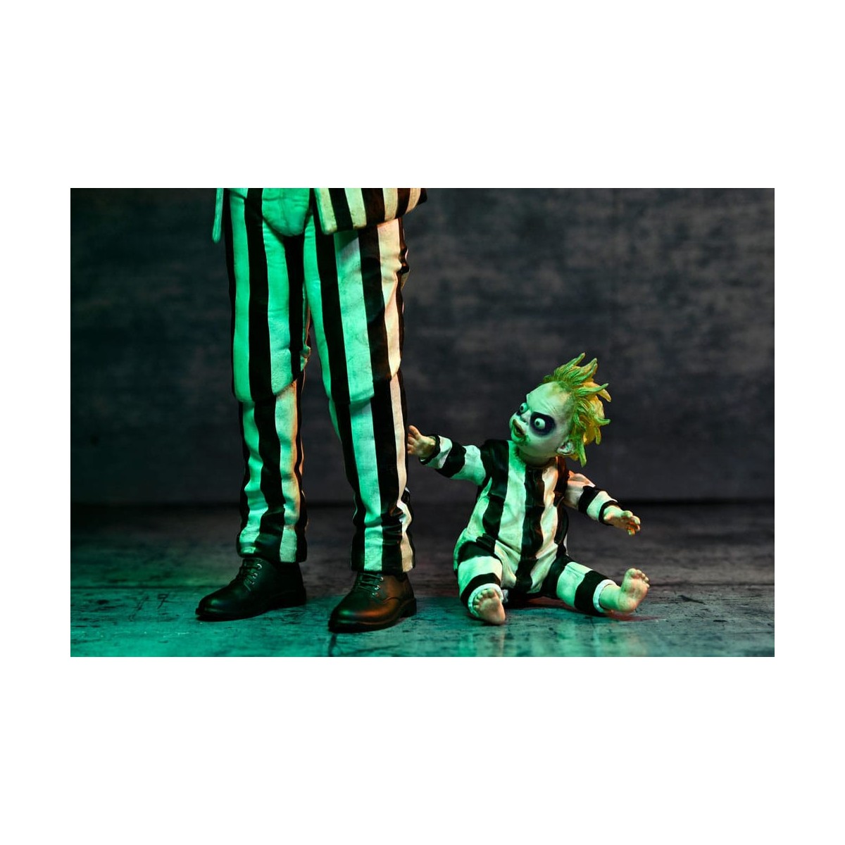 Neca BeetleJuice Beetlejuice - Ultimate Beetlejuice vestito a strisce