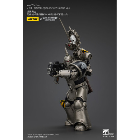 Joytoy - Warhammer - Iron Warriors Mk III Tactical Squad - Mk III Tactical Legionary con Nuncio-vox