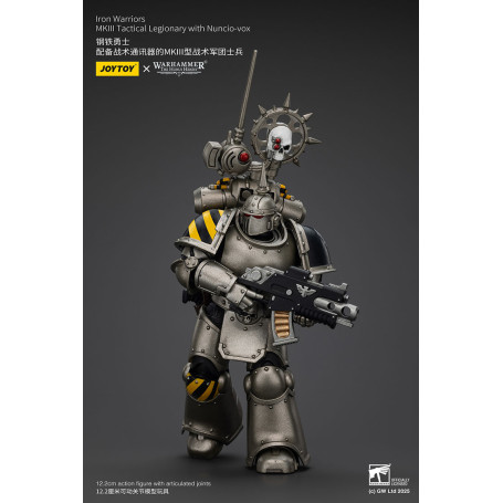 Joytoy - Warhammer - Iron Warriors Mk III Tactical Squad - Mk III Tactical Legionary con Nuncio-vox