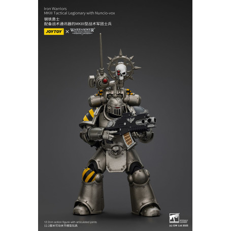 Joytoy - Warhammer - Iron Warriors Mk III Tactical Squad - Mk III Tactical Legionary con Nuncio-vox