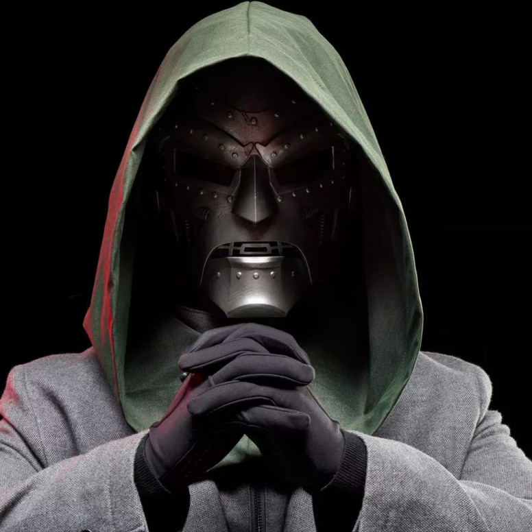 Hasbro - Replica Dr Helmet Doom 1/1 - Marvel Legends Helmet