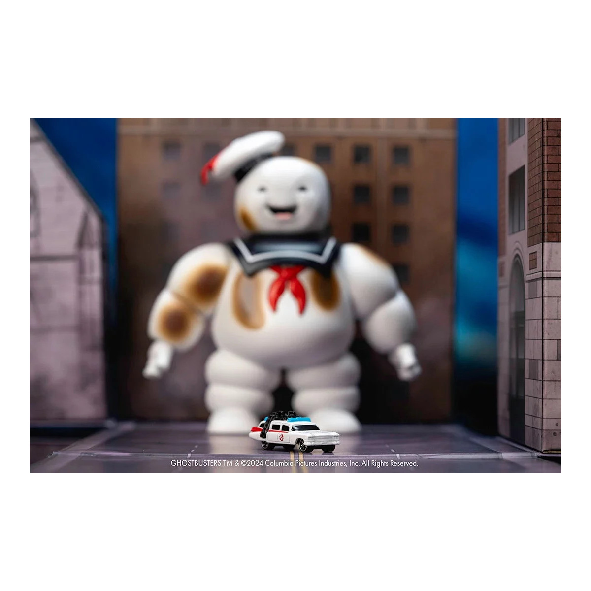Jada Toys - Ghostbusters Uomo marshmallow Stay Puft con Cadillac Ecto-1 - Nano Scene 1/64