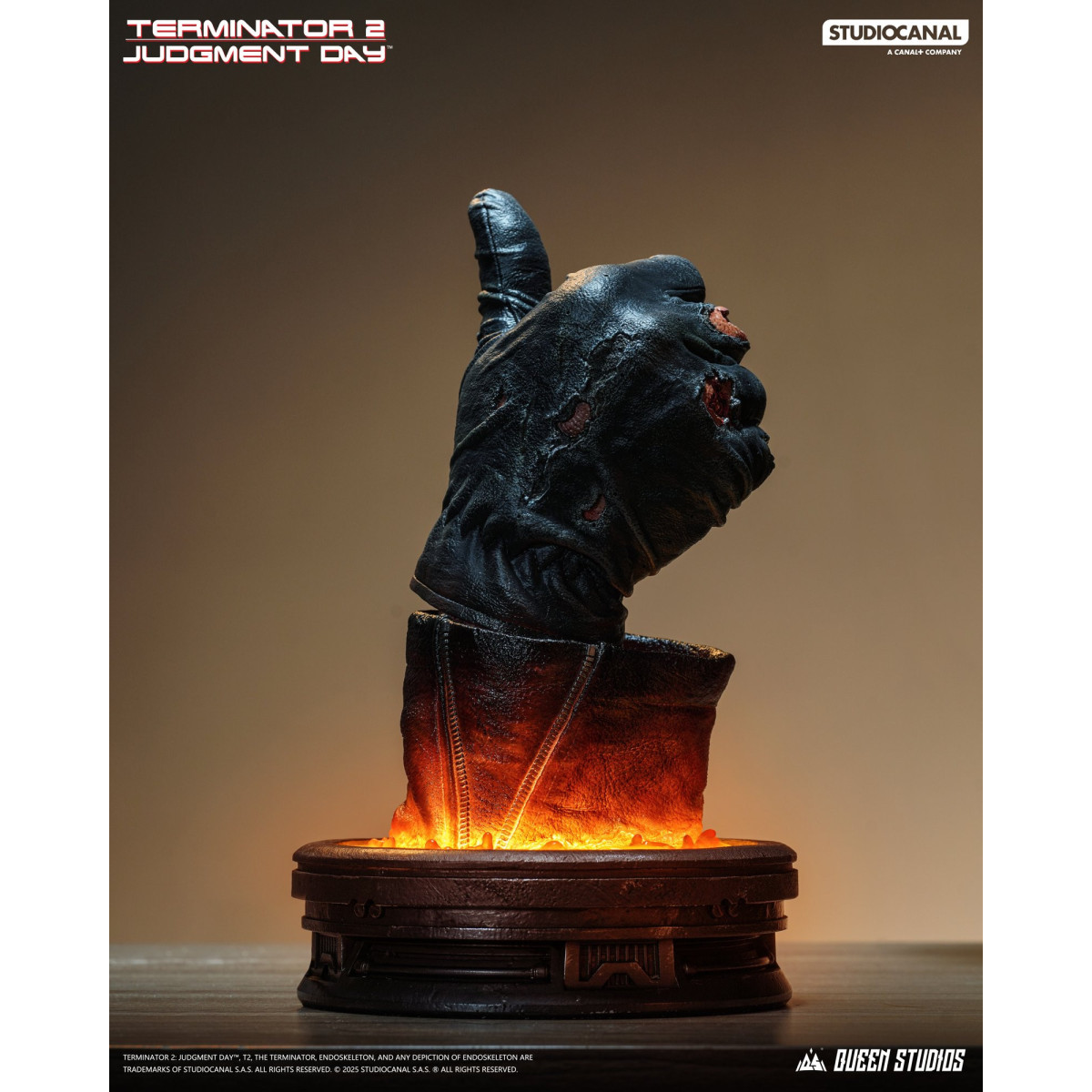 Queen Studios - Busto a grandezza naturale del T-800 danneggiato dalla battaglia - Terminator 2