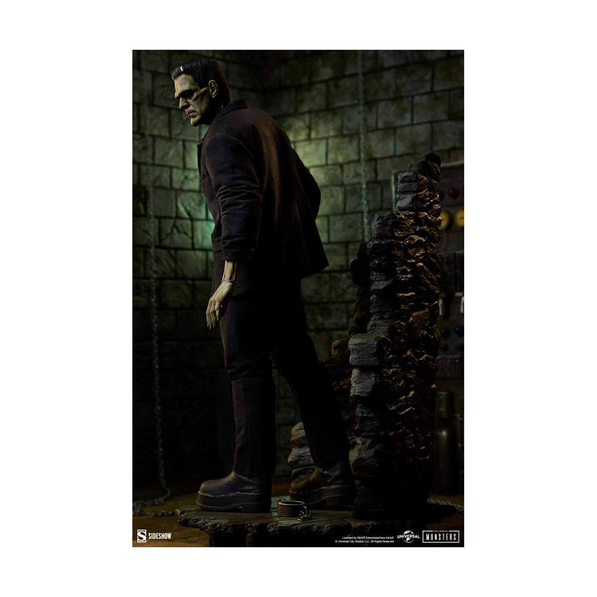 Sideshow Universal Monsters - Formato Premium Frankenstein (costume in tessuto) 1/4