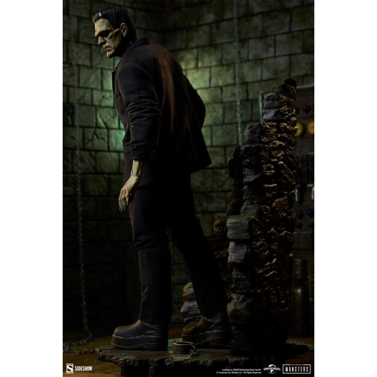 Sideshow Universal Monsters - Formato Premium Frankenstein (costume in tessuto) 1/4