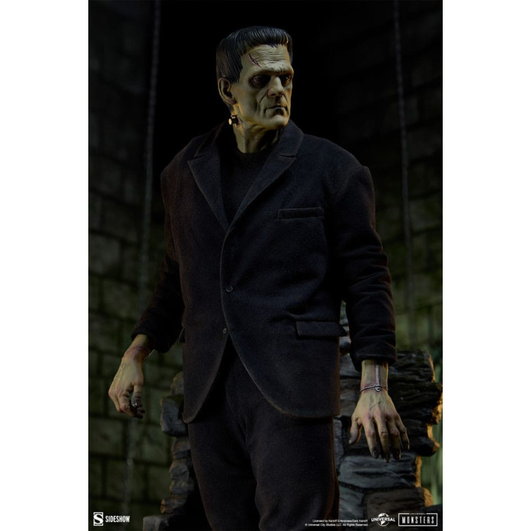 Sideshow Universal Monsters - Formato Premium Frankenstein (costume in tessuto) 1/4