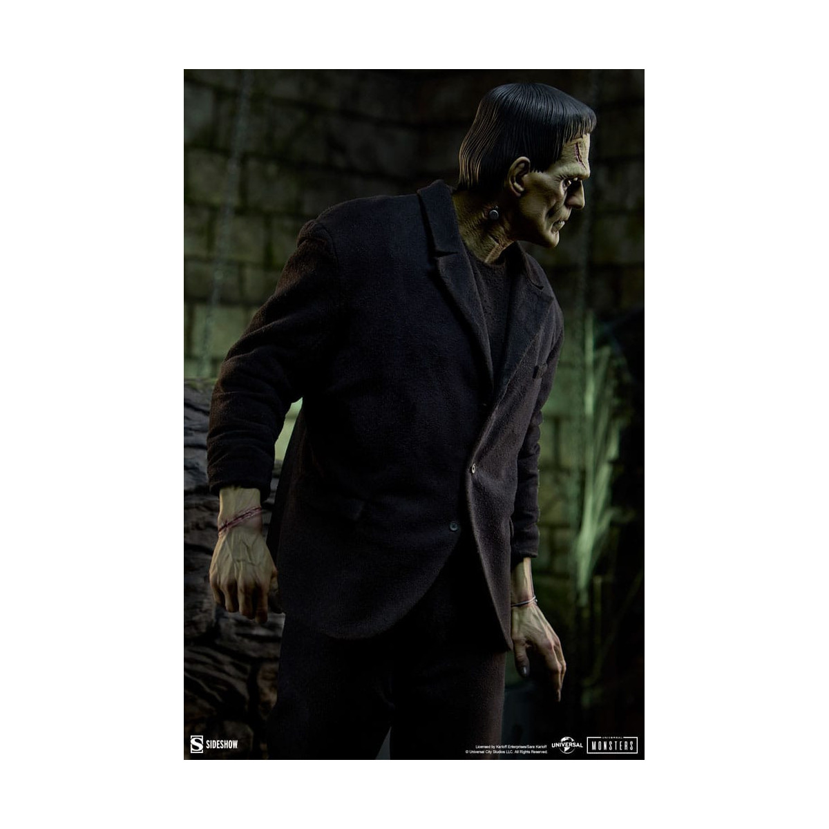 Sideshow Universal Monsters - Formato Premium Frankenstein (costume in tessuto) 1/4