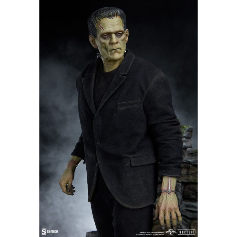 Sideshow Universal Monsters - Formato Premium Frankenstein (costume in tessuto) 1/4