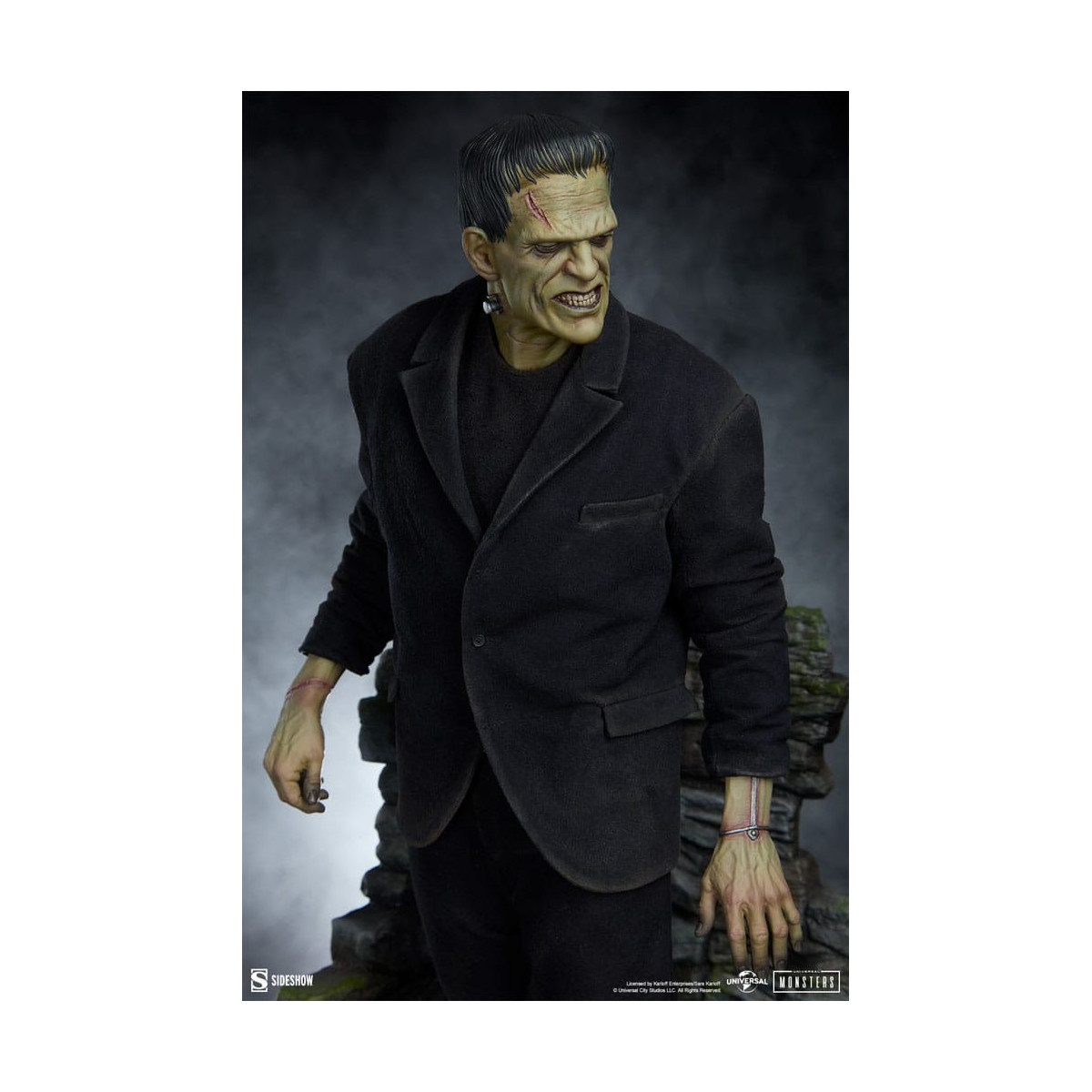 Sideshow Universal Monsters - Formato Premium Frankenstein (costume in tessuto) 1/4