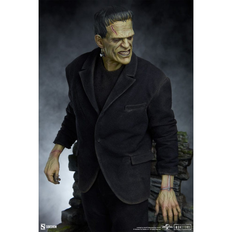 Sideshow Universal Monsters - Formato Premium Frankenstein (costume in tessuto) 1/4
