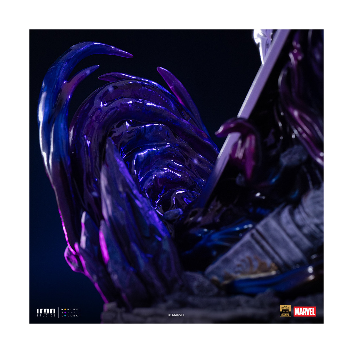 Iron Studios Marvel - Silver Surfer Deluxe Art Scale 1/10 - Diorama del guanto dell'infinito