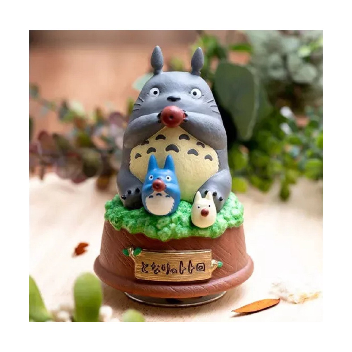Maison Ghibli - La statua musicale Sekiguchi Grande Totoro suona l'ocarina - Il mio vicino Totoro