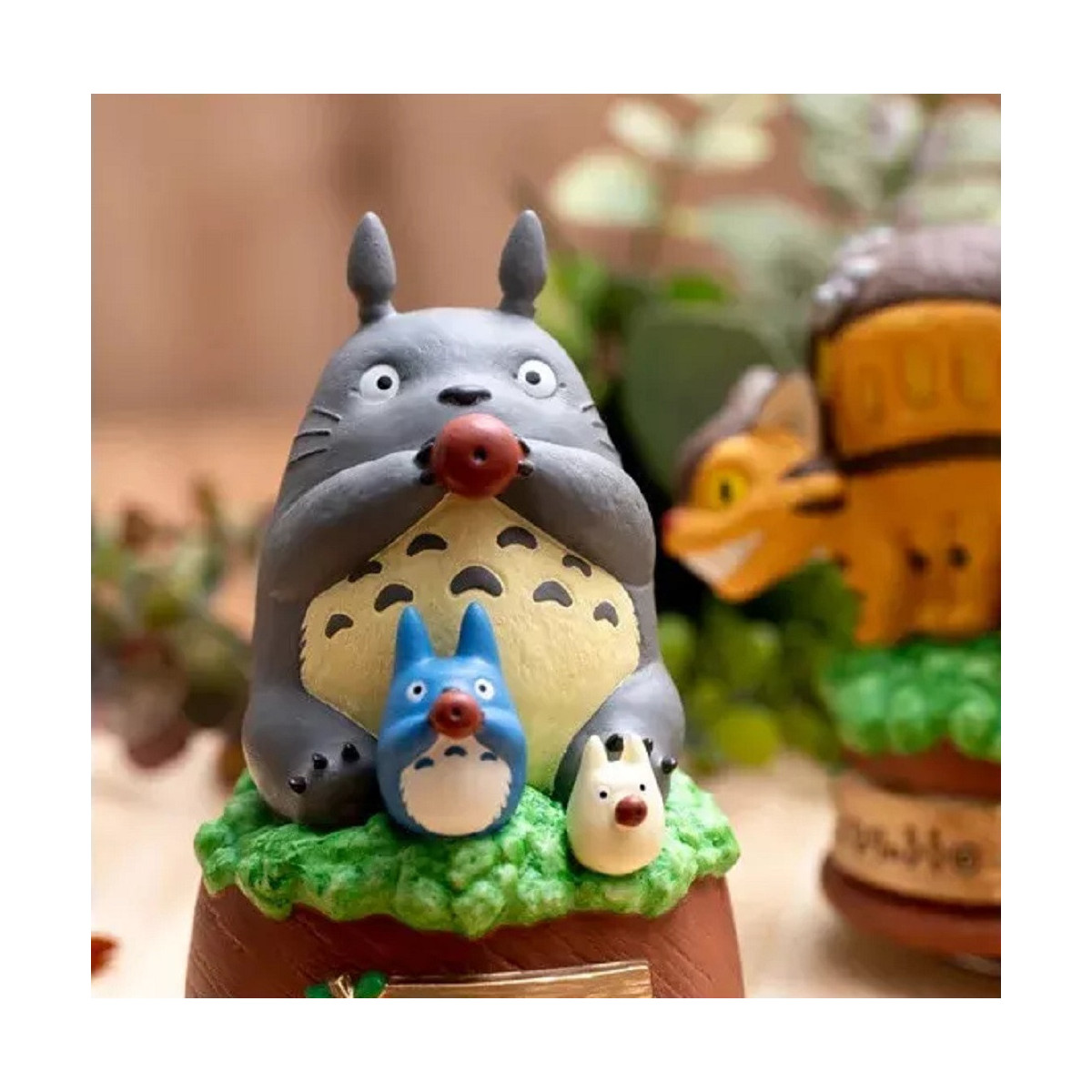 Maison Ghibli - La statua musicale Sekiguchi Grande Totoro suona l'ocarina - Il mio vicino Totoro