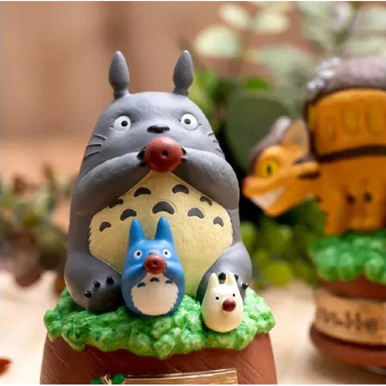 Maison Ghibli - La statua musicale Sekiguchi Grande Totoro suona l'ocarina - Il mio vicino Totoro