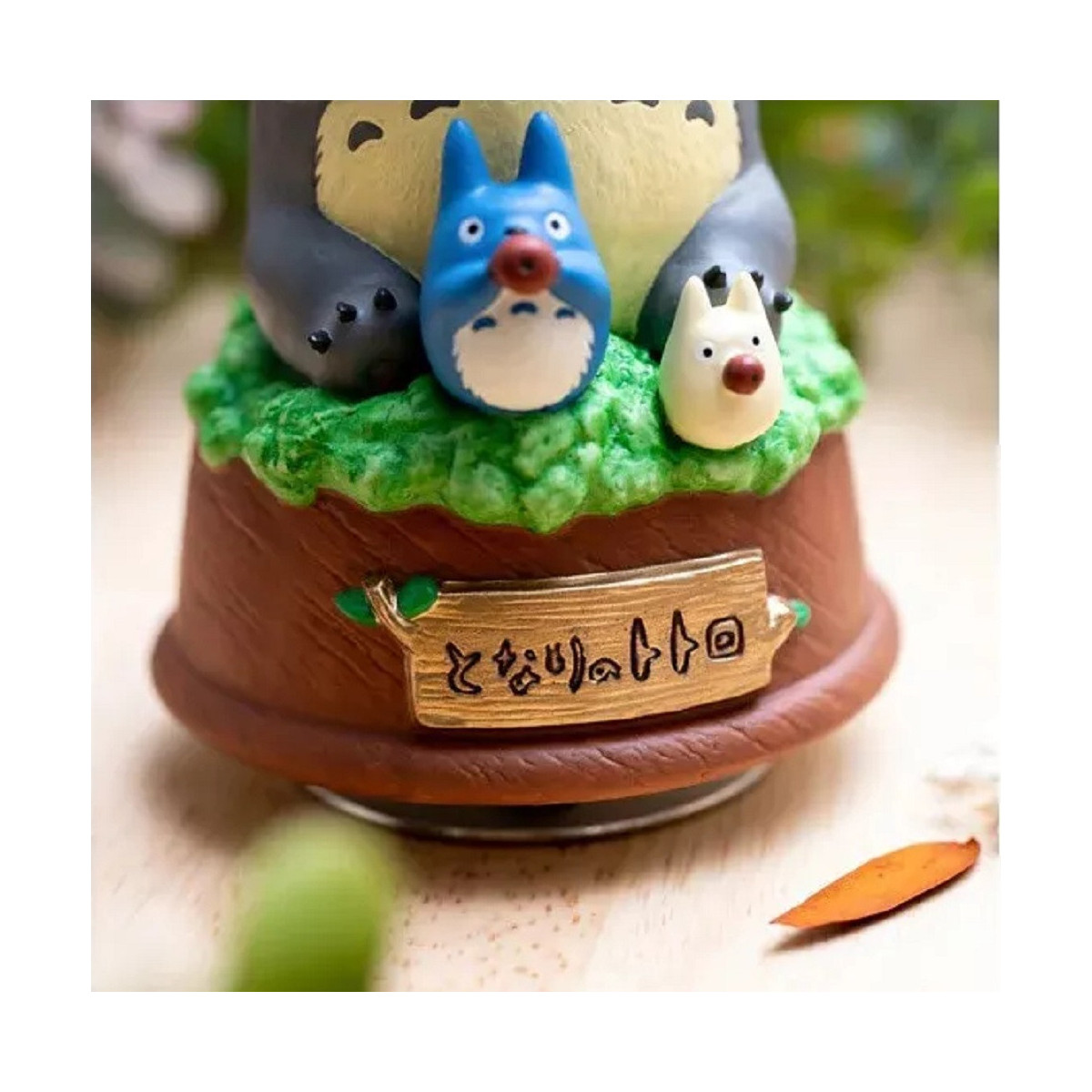 Maison Ghibli - La statua musicale Sekiguchi Grande Totoro suona l'ocarina - Il mio vicino Totoro