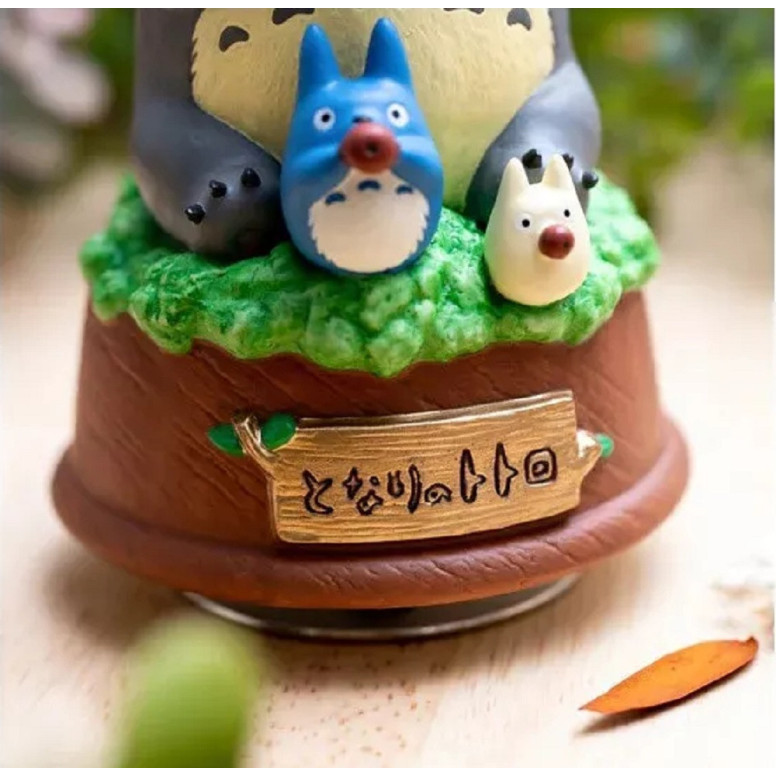 Maison Ghibli - La statua musicale Sekiguchi Grande Totoro suona l'ocarina - Il mio vicino Totoro