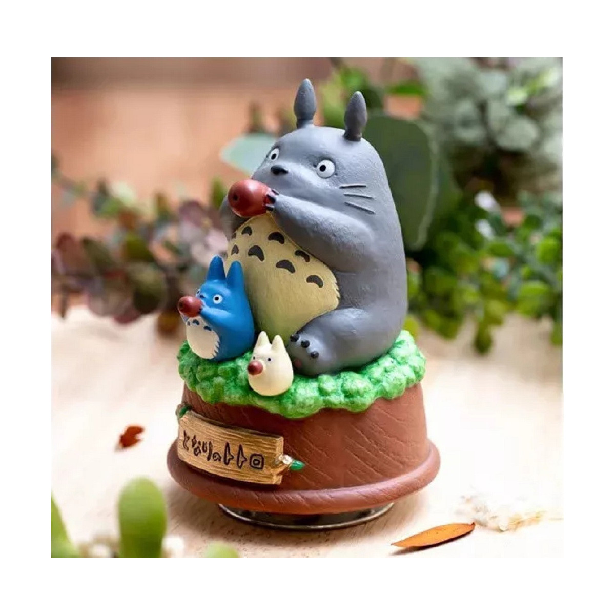 Maison Ghibli - La statua musicale Sekiguchi Grande Totoro suona l'ocarina - Il mio vicino Totoro