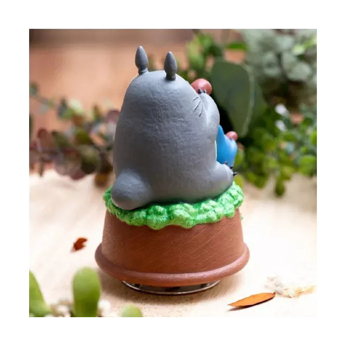 Maison Ghibli - La statua musicale Sekiguchi Grande Totoro suona l'ocarina - Il mio vicino Totoro