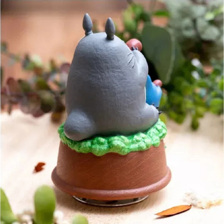 Maison Ghibli - La statua musicale Sekiguchi Grande Totoro suona l'ocarina - Il mio vicino Totoro