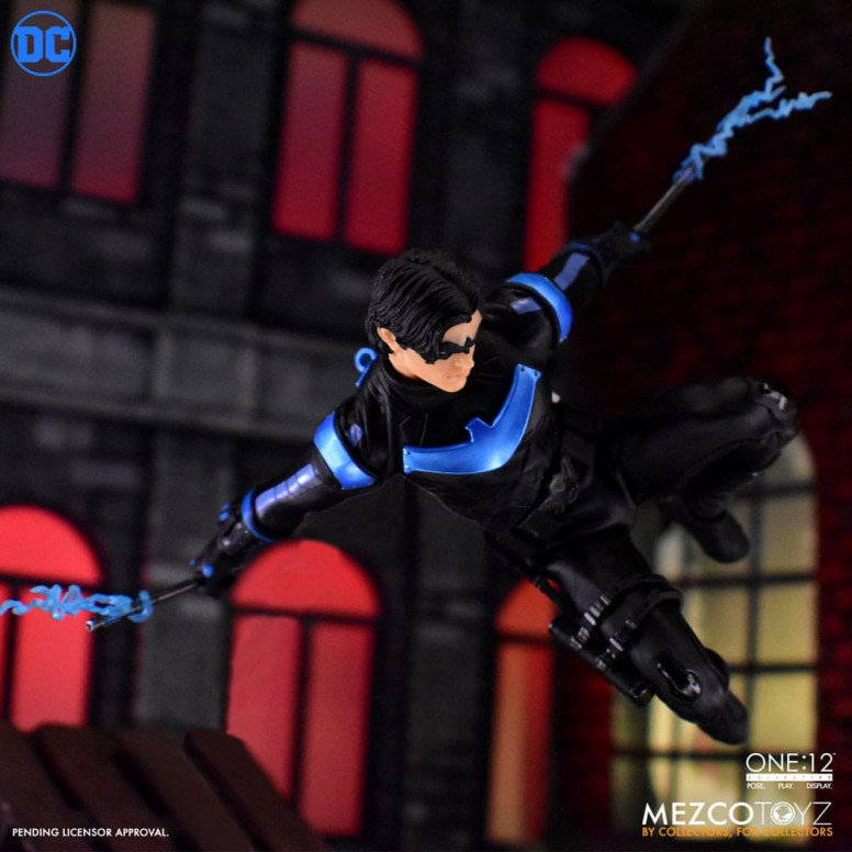 Mezco One 12 - NIGHTWING - DC Comics