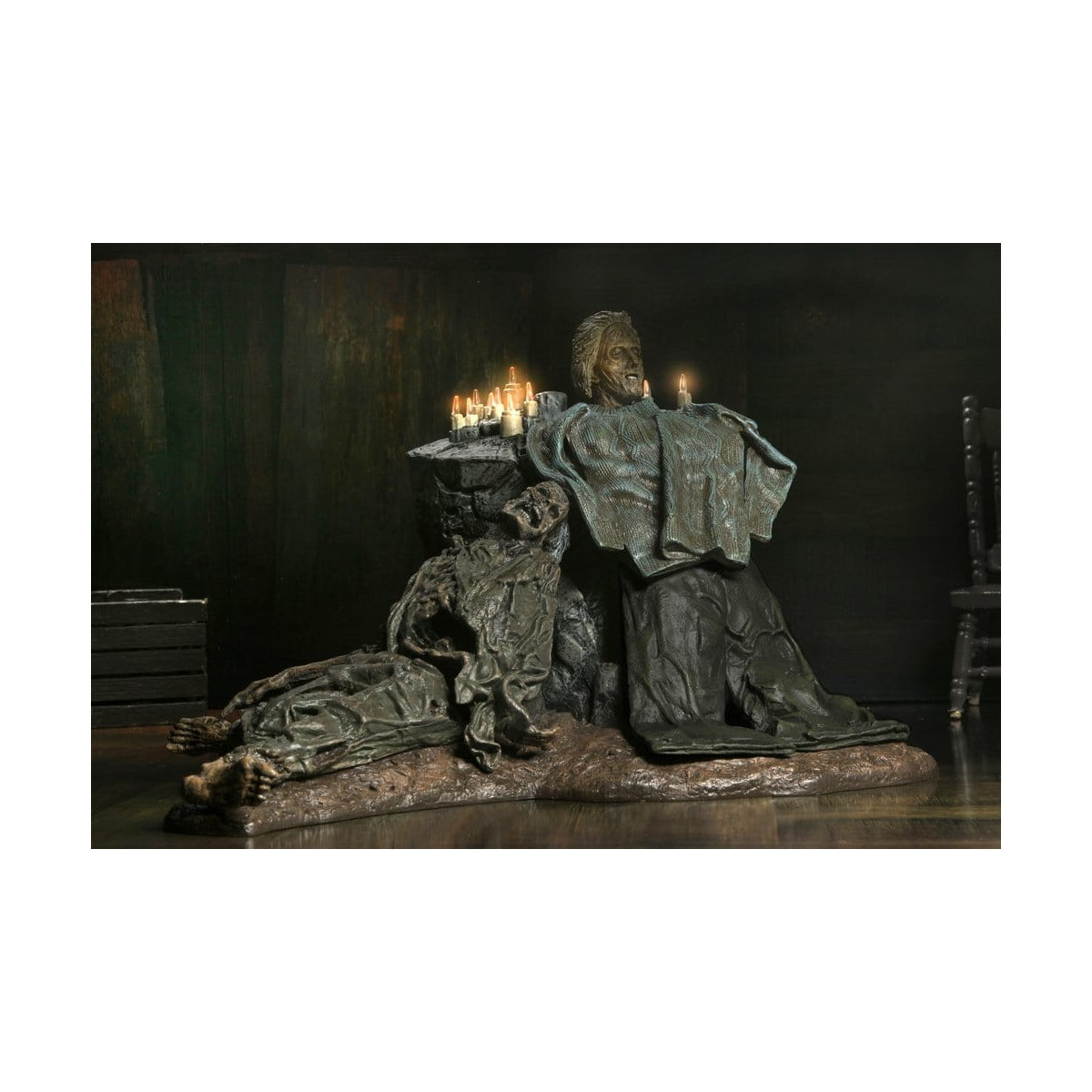 Neca Venerdì 13: il gioco - Diorama Pamela Shrine