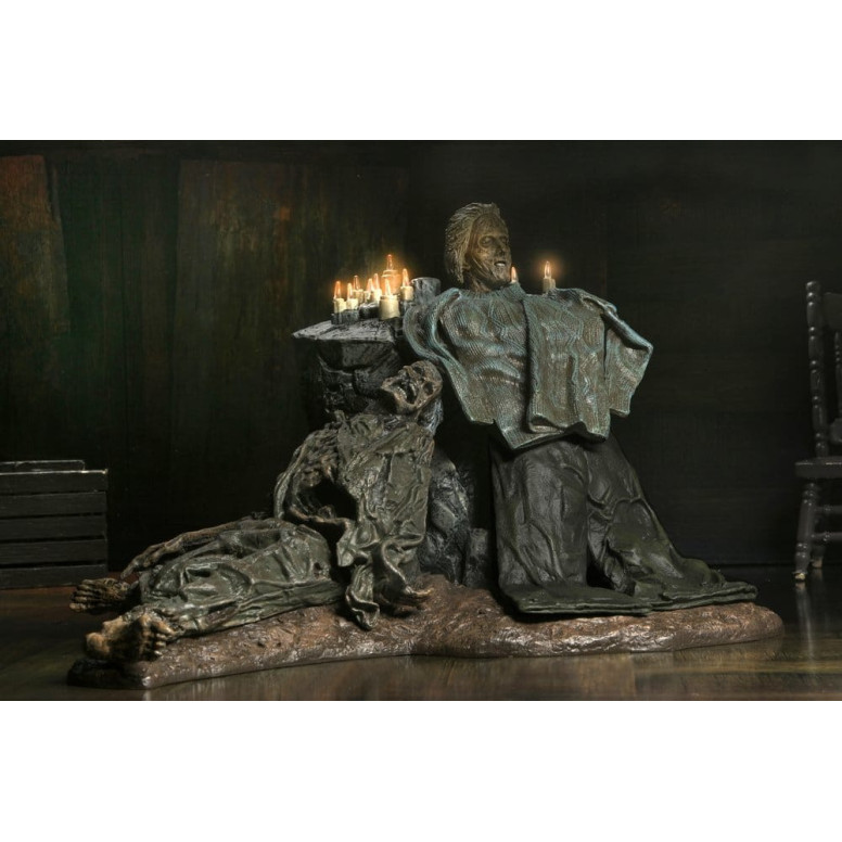 Neca Venerdì 13: il gioco - Diorama Pamela Shrine
