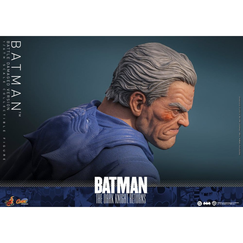 Hot Toys - BATMAN - Batman: Il ritorno del Cavaliere Oscuro (Versione danneggiata dalla battaglia) Comic Masterpiece 1/6