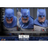 Hot Toys - BATMAN - Batman: Il ritorno del Cavaliere Oscuro (Versione danneggiata dalla battaglia) Comic Masterpiece 1/6