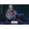 Hot Toys - BATMAN - Batman: Il ritorno del Cavaliere Oscuro (Versione danneggiata dalla battaglia) Comic Masterpiece 1/6