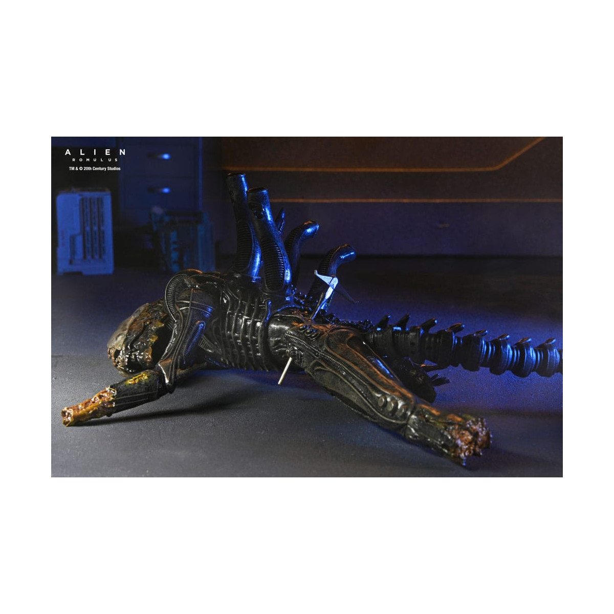 Neca - Alien: Romulus - Laboratorio Deluxe Sospeso Xenomorfo XX121
