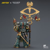 JoyToy - Sons of Horus - Maloghurst the Twisted, l'Equerry del Warmaster con Legion Standard e Banestrike Bolter 1/18