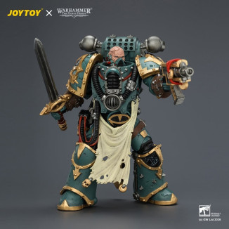 JoyToy - Sons of Horus - Maloghurst the Twisted, l'Equerry del Warmaster con Legion Standard e Banestrike Bolter 1/18