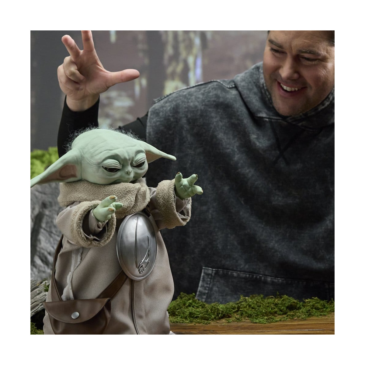 Hasbro Star Wars - Ultimate Grogu 1/1 (figura animatronica) - Il Mandaloriano e Grogu