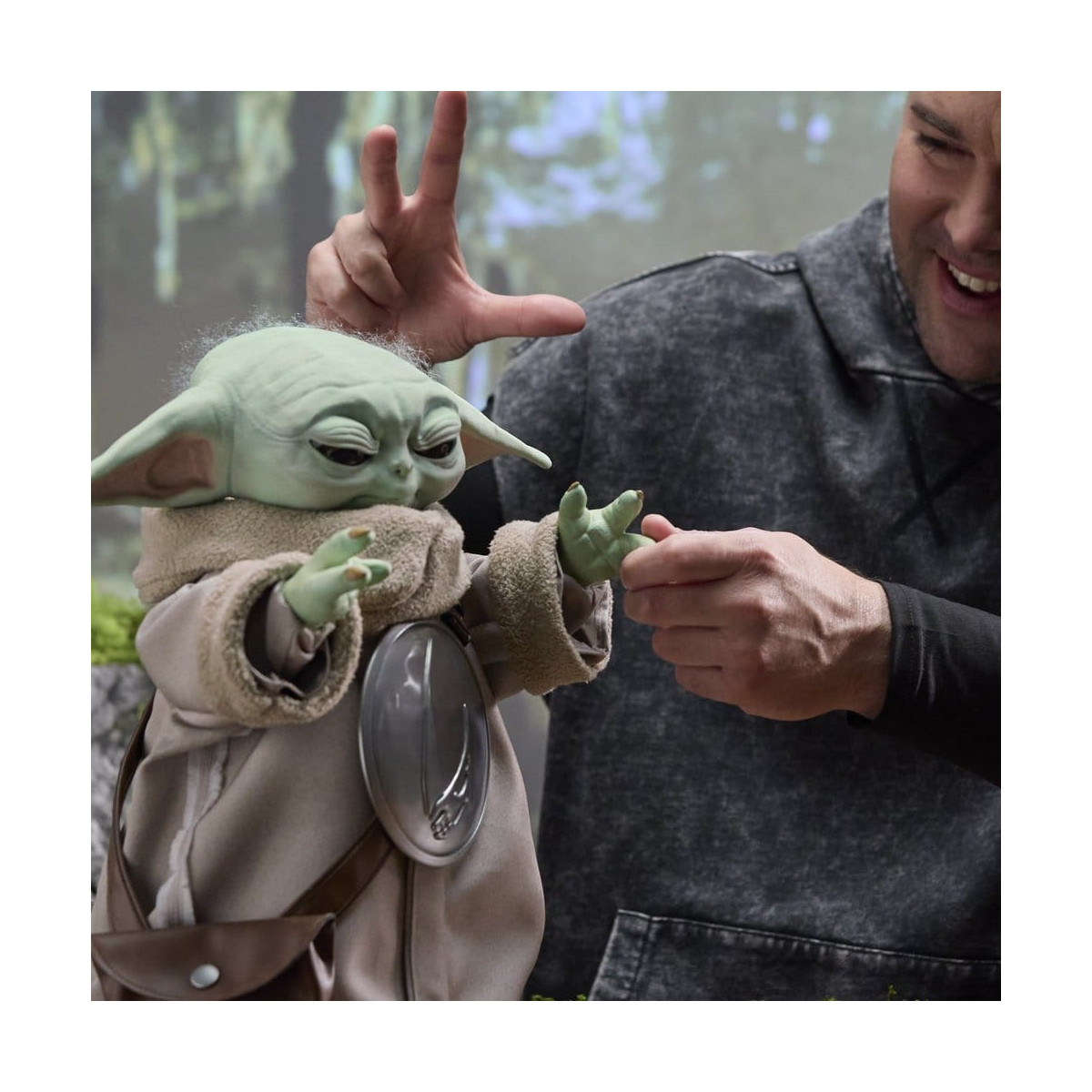 Hasbro Star Wars - Ultimate Grogu 1/1 (figura animatronica) - Il Mandaloriano e Grogu