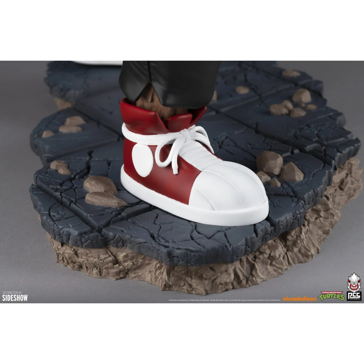Premium Collectibles Studio PCS - Statua Rocksteady in scala 1/4 - Teenage Mutant Ninja Turtles TMNT Figurina