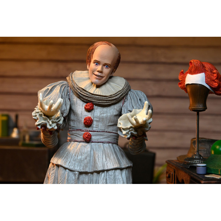 Neca IT - CA - Welcome To Derry: statuetta "Ultimate" di Bob Gray nei panni di Pennywise