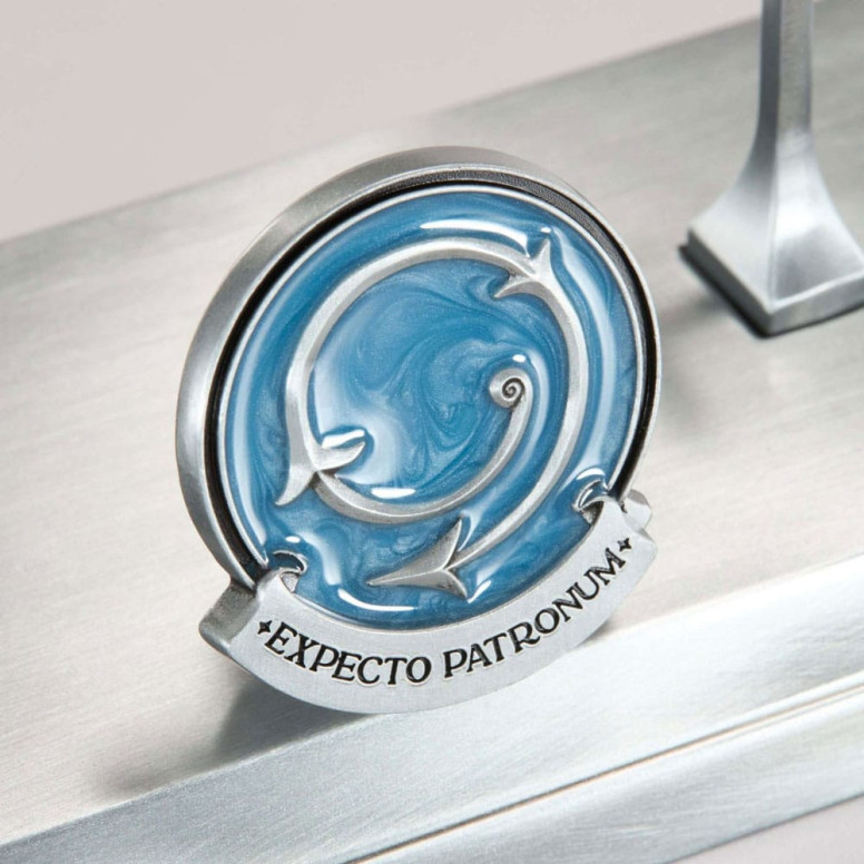 Noble Collection: Bacchetta celebrativa di Harry Potter - Amuleto del Patronus 1/1