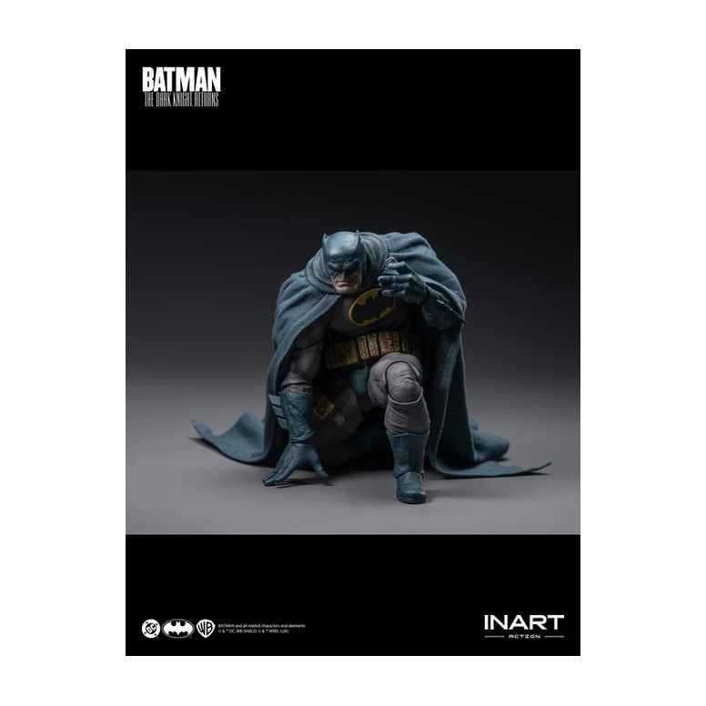 INART - Batman: Il ritorno del Cavaliere Oscuro - Batman (tuta blu) - Figura in scala 1/12
