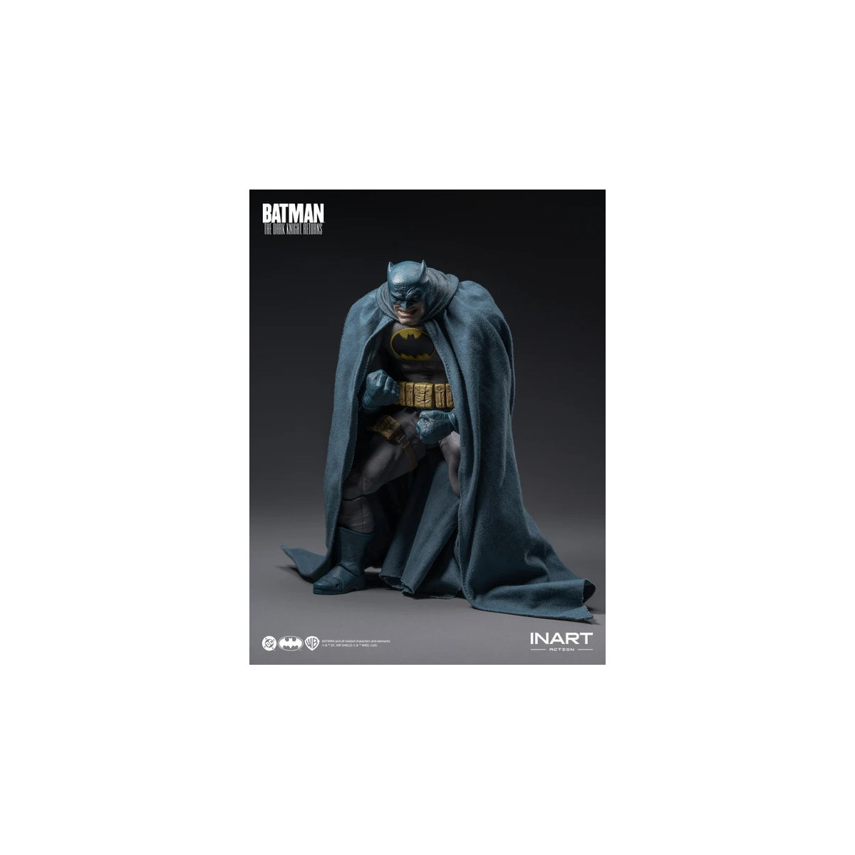 INART - Batman: Il ritorno del Cavaliere Oscuro - Batman (tuta blu) - Figura in scala 1/12