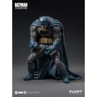 INART - Batman: Il ritorno del Cavaliere Oscuro - Batman (tuta blu) - Figura in scala 1/12