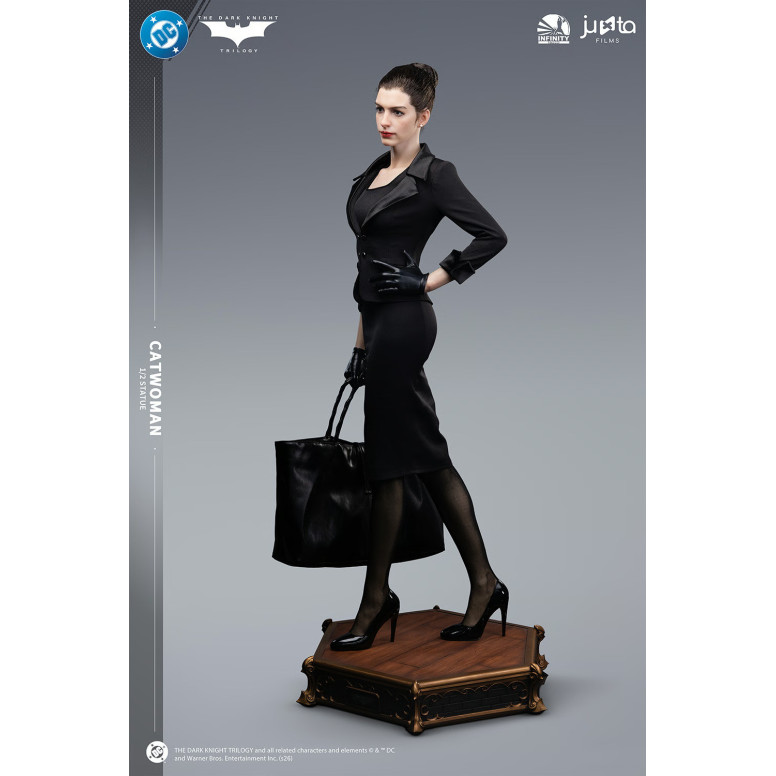 Infinity Studio - Statua di Catwoman in scala 1:2 - Il cavaliere oscuro - Il ritorno