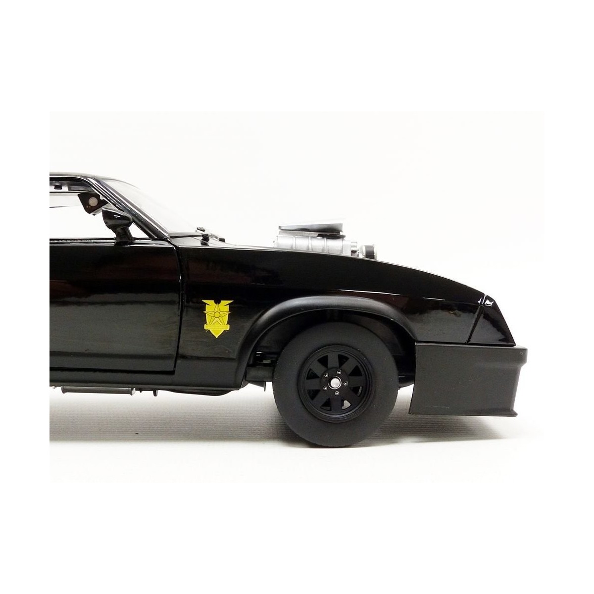 HotWheels Batman the dark Knight Batmobile 1/18